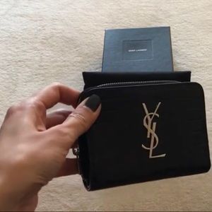 Meet your Posher, Claudia